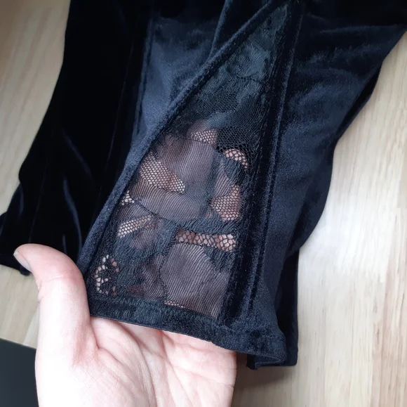 Velvet Bustier - Picture 11 of 15